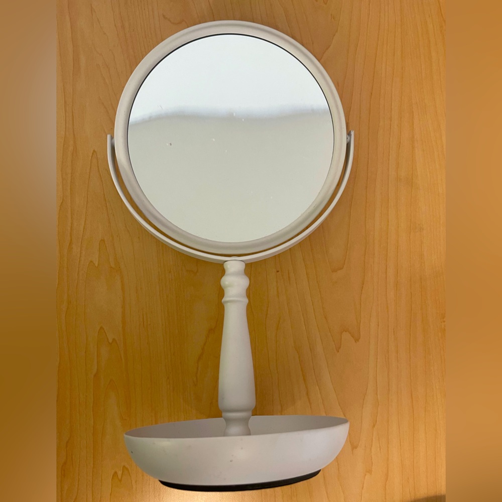 Vanity mirror, has two magnifying sides.